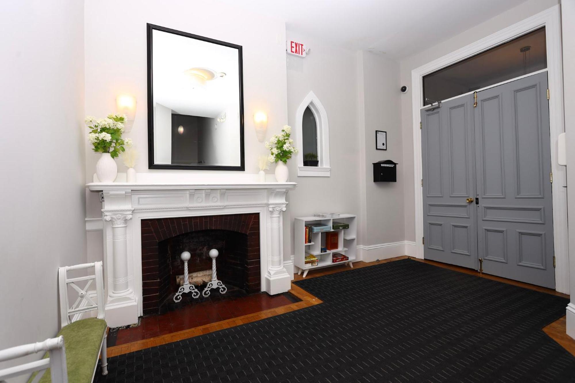 Stylish Studio On Newbury Street, #10 Boston Exterior photo
